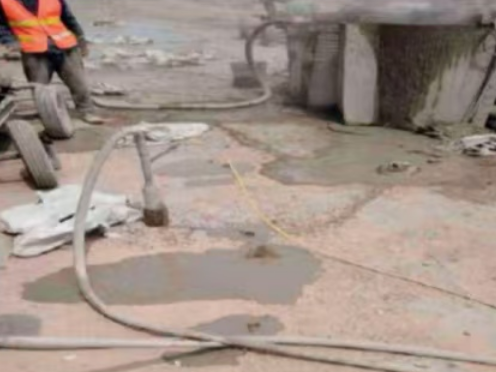 鹿城水泥混凝土路面板底注浆技术 路面脱空注浆整治方案