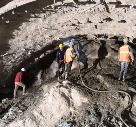 鹿城拱顶带模注浆料的施工流程及注意事项